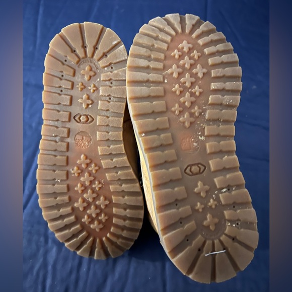 Toddler Pokey Pine boots, worn three times, like new! Has zipper and laces - Picture 7 of 7